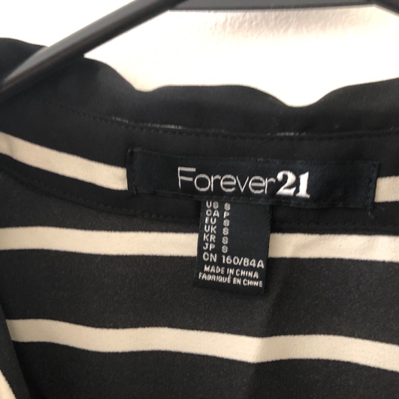 Forever 21 Black & White HiLo Stripped Blouse S - Picture 3 of 4
